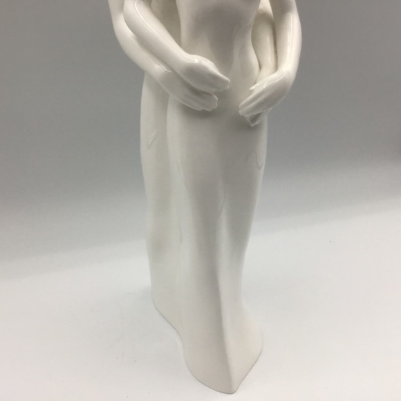 Coalport Moments In Love Bone China Figurine Made in England 2000 - Picture 3 of 10